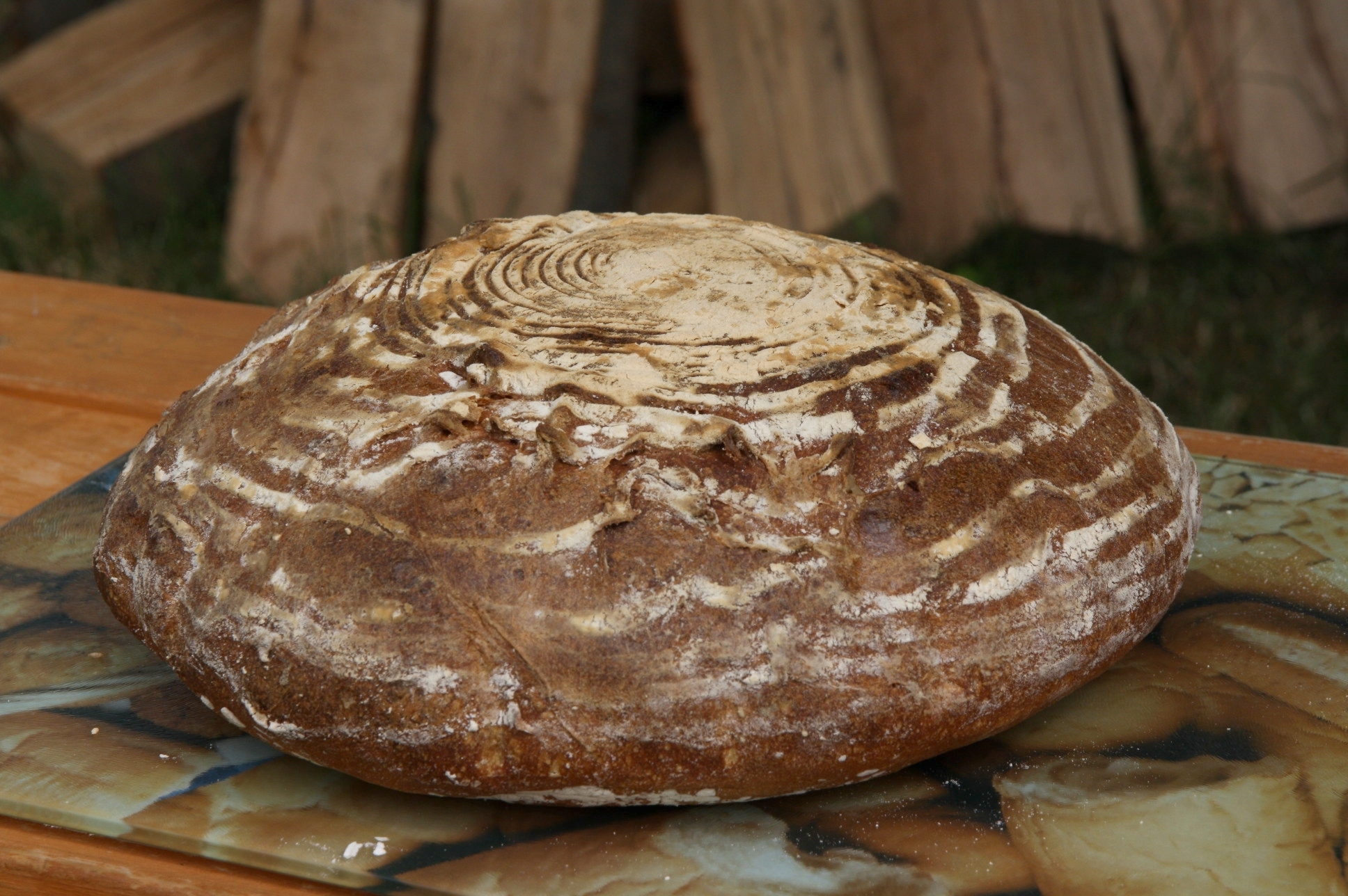 Kváskový chlieb z pece na drevo